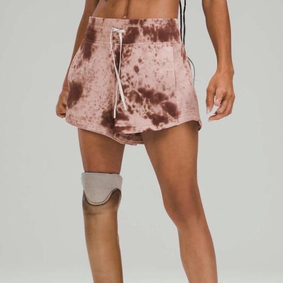 Lululemon Inner Glow Short 3" *Terry
Marble Dye Silky French Press size 4 - Picture 1 of 6